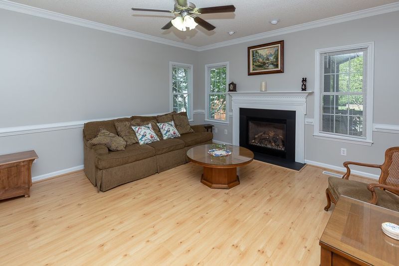 5324 Harrington Grove Dr, Raleigh, NC 27613