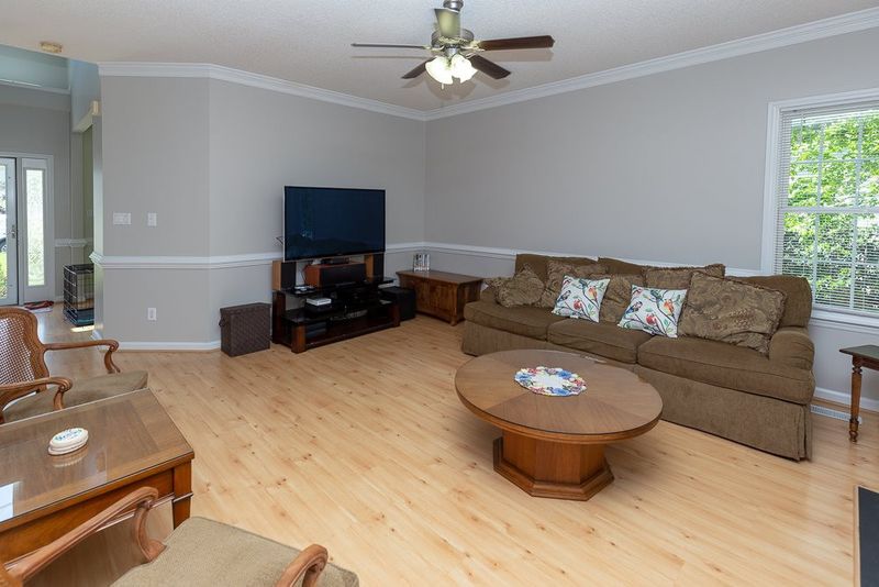 5324 Harrington Grove Dr, Raleigh, NC 27613