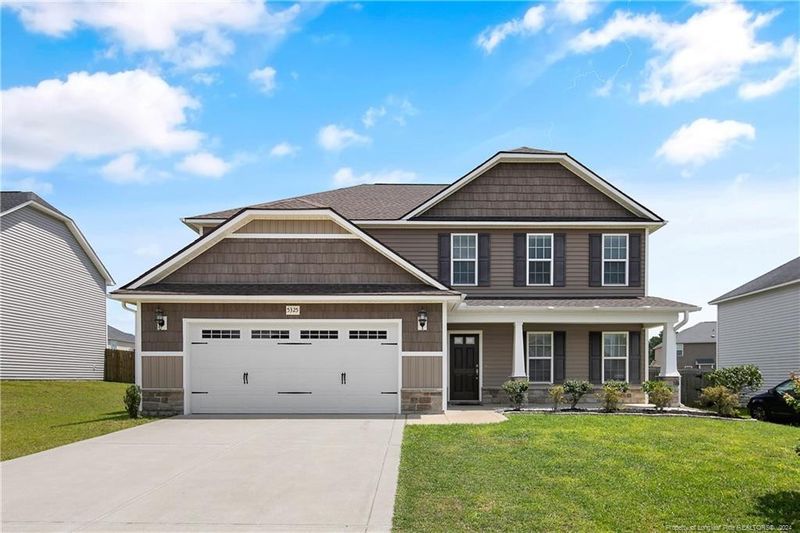 5325 Goshawk Dr, Hope Mills, NC 28348