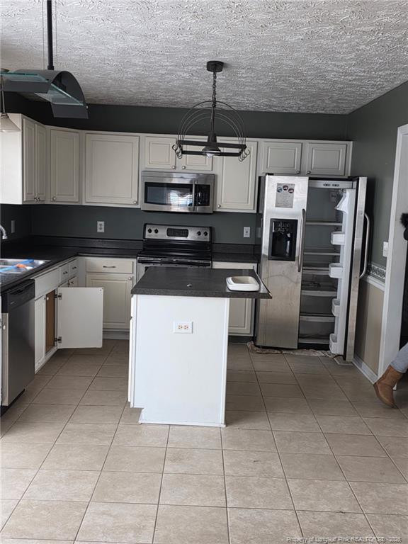 5325 Miranda Dr, Hope Mills, NC 28348