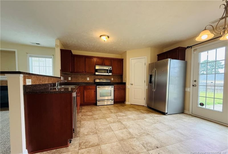 5326 Woodpecker Dr, Hope Mills, NC 28348