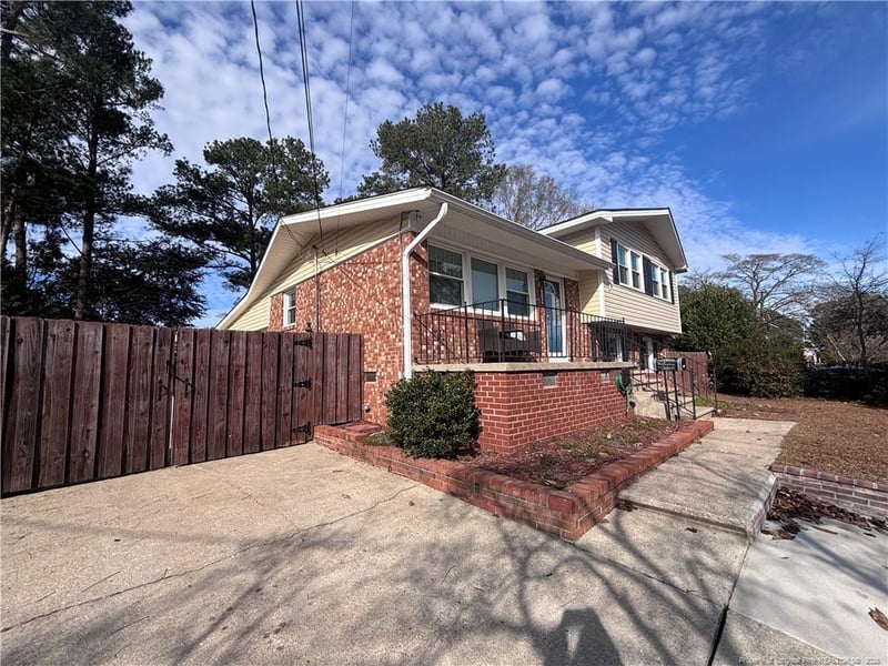 5329 Hampton Rd, Fayetteville, NC 28311