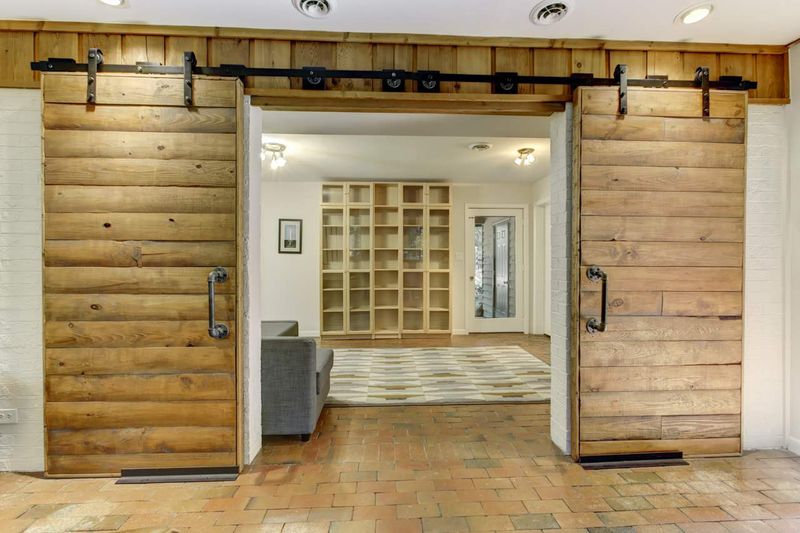 533 Carl Dr, Chapel Hill, NC 27516