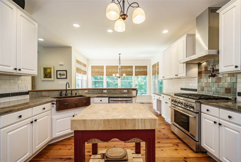 534 Oak Crest Dr, Chapel Hill, NC 27516