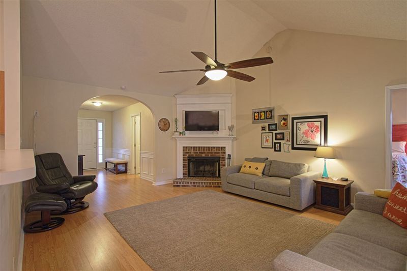 535 Crossview Ln, Durham, NC 27703