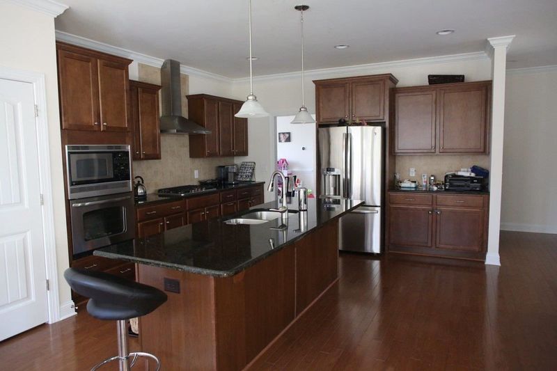 535 Dairy Glen Rd, Chapel Hill, NC 27516