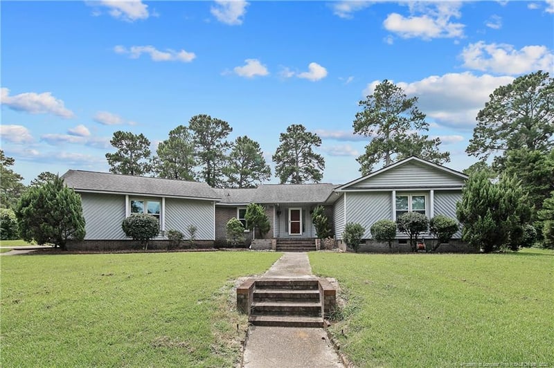 5350 Club House Ln, Hope Mills, NC 28348