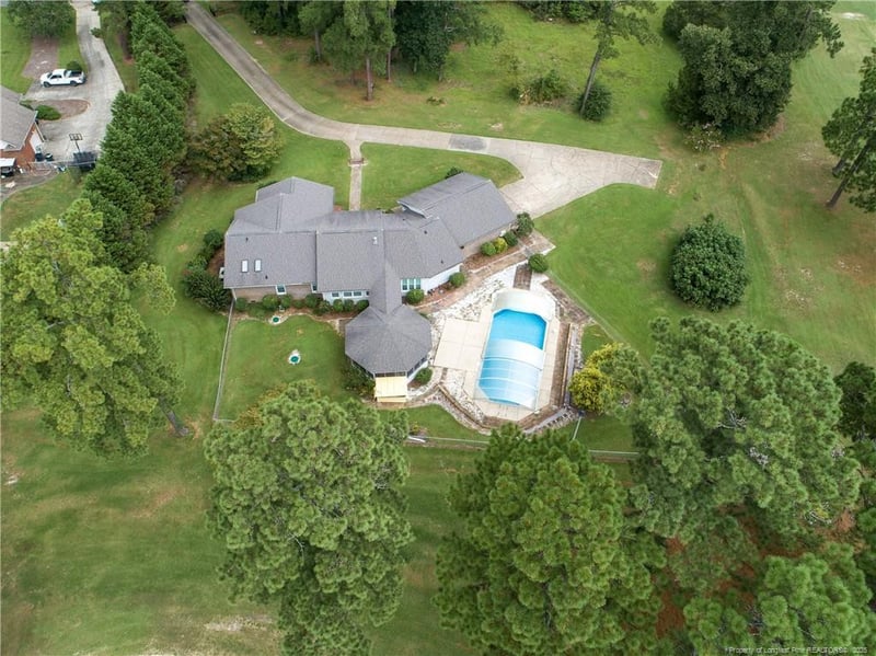 5350 Club House Ln, Hope Mills, NC 28348
