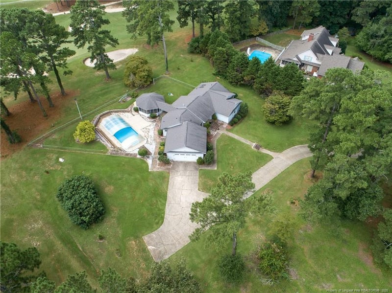 5350 Club House Ln, Hope Mills, NC 28348