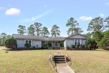 5350 Clubhouse Ln, Hope Mills, NC 28348