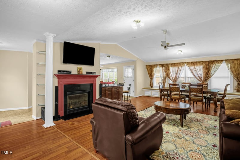 5350 Clubhouse Ln, Hope Mills, NC 28348