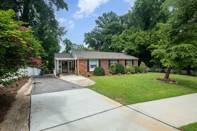537 Barksdale Dr, Raleigh, NC 27604