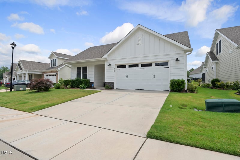 537 Bramble Ln, Clayton, NC 27527