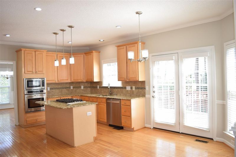 537 Carriage Woods Cir, Cary, NC 27513