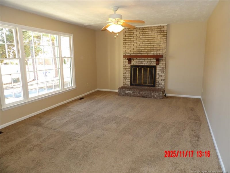 537 Deerpath Dr, Fayetteville, NC 28311