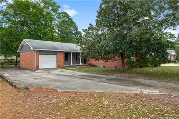 537 Glen Canyon Dr, Fayetteville, NC 28303