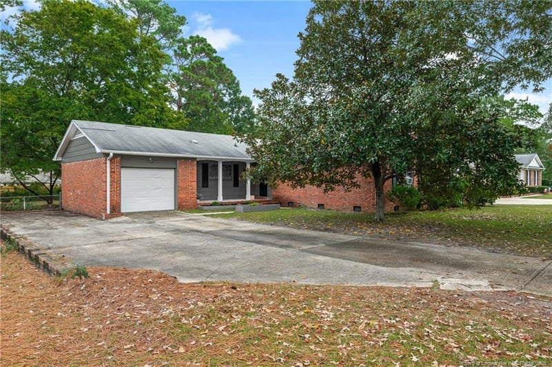 537 Glen Canyon Dr, Fayetteville, NC 28303