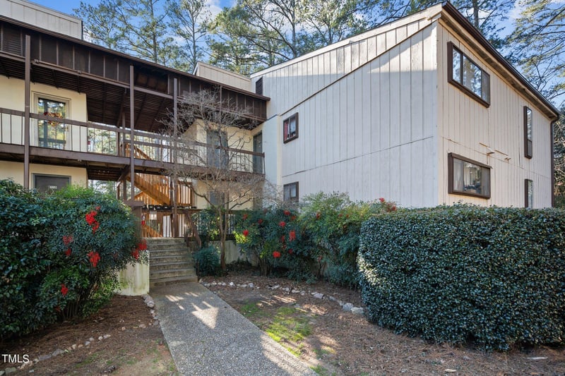 537 Pine Ridge Pl, Raleigh, NC 27609