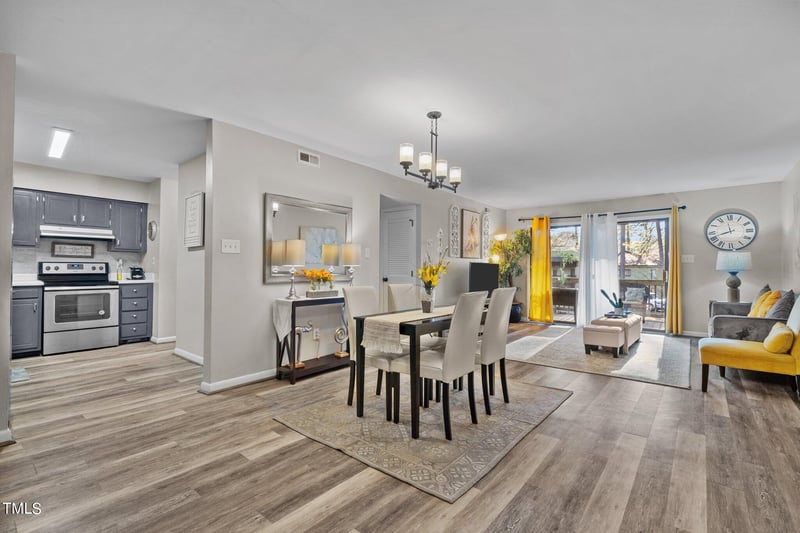 537 Pine Ridge Pl, Raleigh, NC 27609