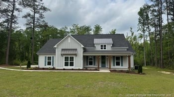 5379 Clubhouse Ln, Hope Mills, NC 28348