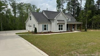 5379 Clubhouse Ln, Hope Mills, NC 28348