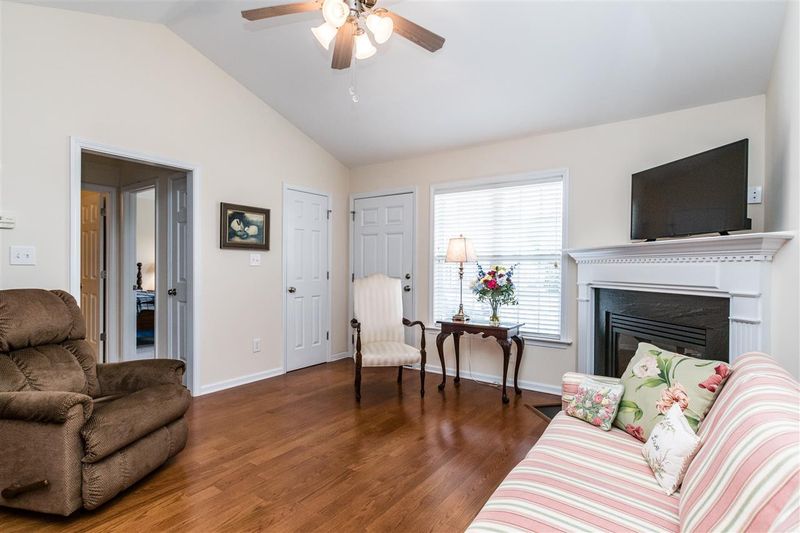 538 Pinecroft Dr, Clayton, NC 27520