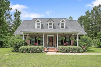 5387 Clubhouse Ln, Hope Mills, NC 28348