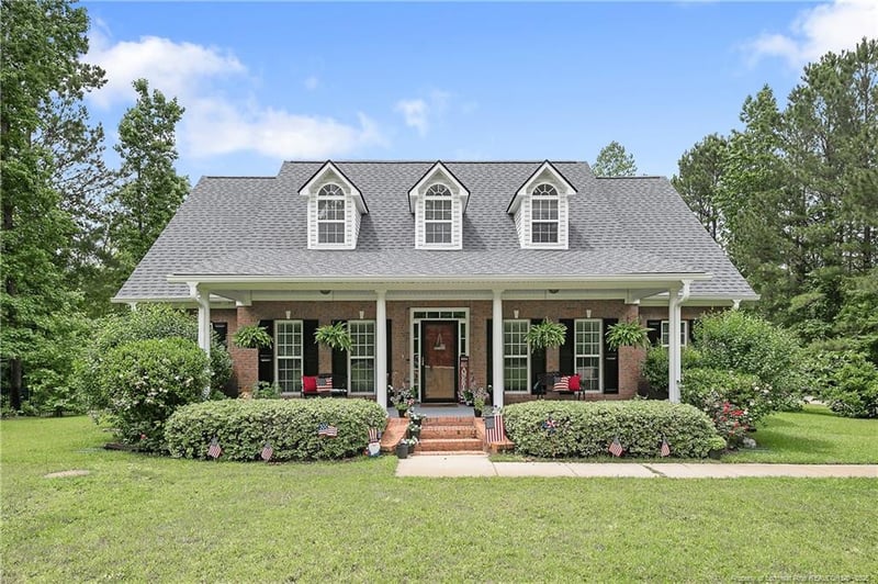 5387 Clubhouse Ln, Hope Mills, NC 28348