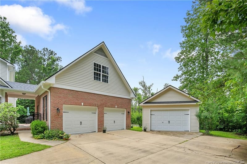5387 Clubhouse Ln, Hope Mills, NC 28348