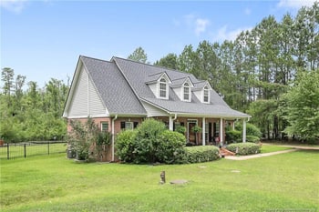 5387 Clubhouse Ln, Hope Mills, NC 28348