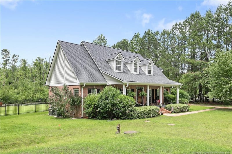 5387 Clubhouse Ln, Hope Mills, NC 28348