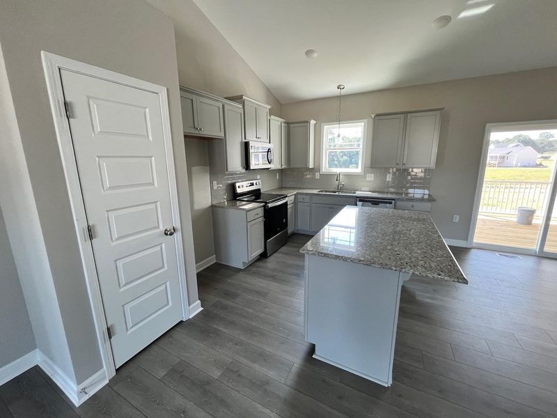 54 Hound Dog Ln, Smithfield, NC 27577