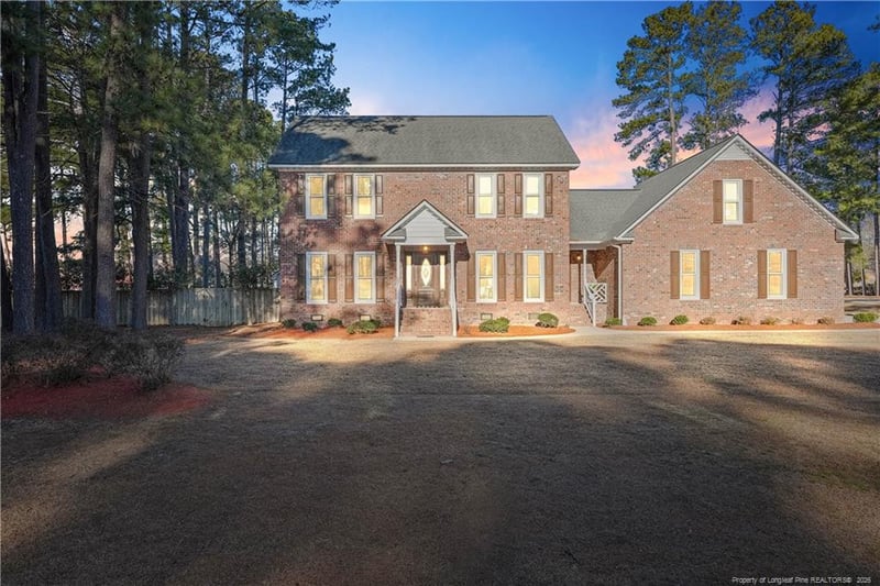 5400 Labrador Dr, Hope Mills, NC 28348
