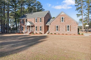 5400 Labrador Dr, Hope Mills, NC 28348