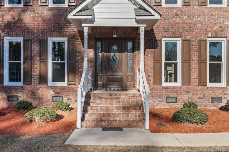 5400 Labrador Dr, Hope Mills, NC 28348