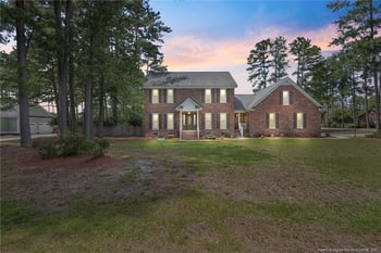 5400 Labrador Dr, Hope Mills, NC 28348