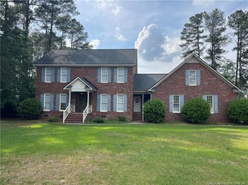 5400 Labrador Dr, Hope Mills, NC 28348