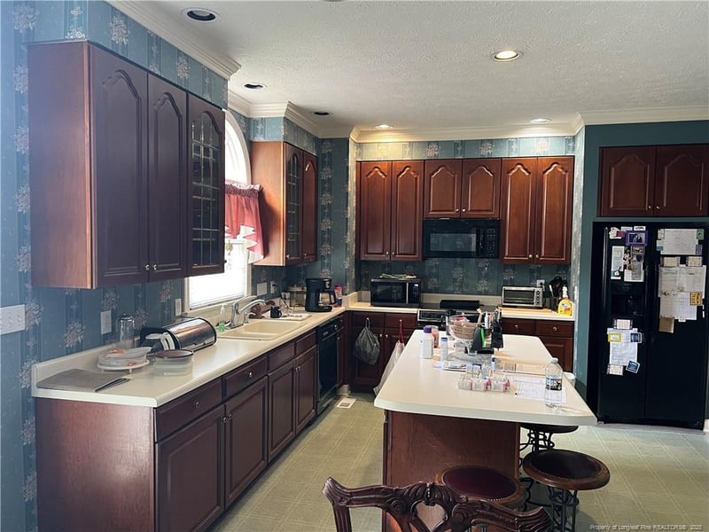 5400 Labrador Dr, Hope Mills, NC 28348