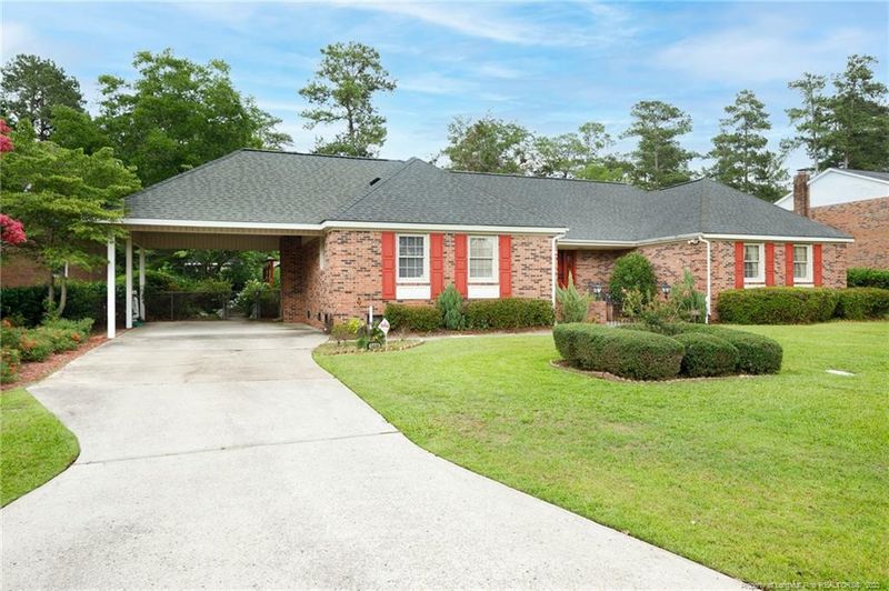 5408 Thompson Cir, Hope Mills, NC 28348