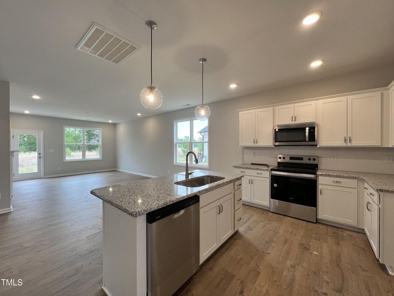 541 Sturgeon St, Smithfield, NC 27577