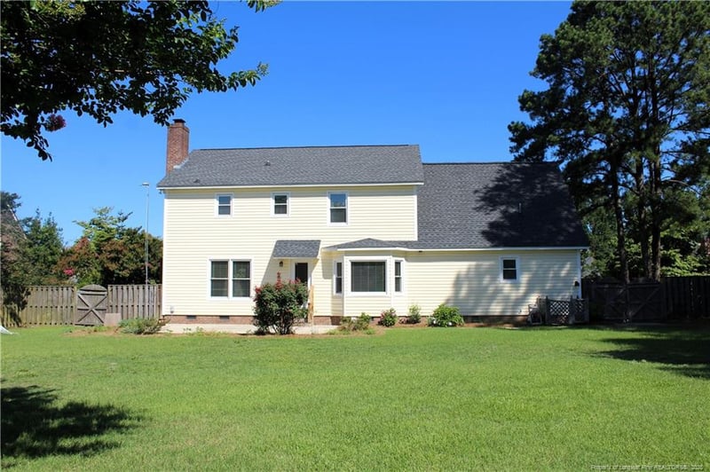 5417 Labrador Dr, Hope Mills, NC 28348