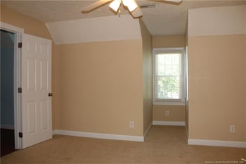 5417 Labrador Dr, Hope Mills, NC 28348