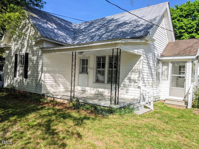 542 Fayetteville St, Clayton, NC 27520