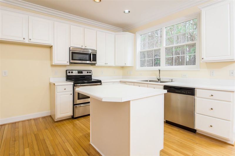 5422 Crabtree Park Ct, Raleigh, NC 27612