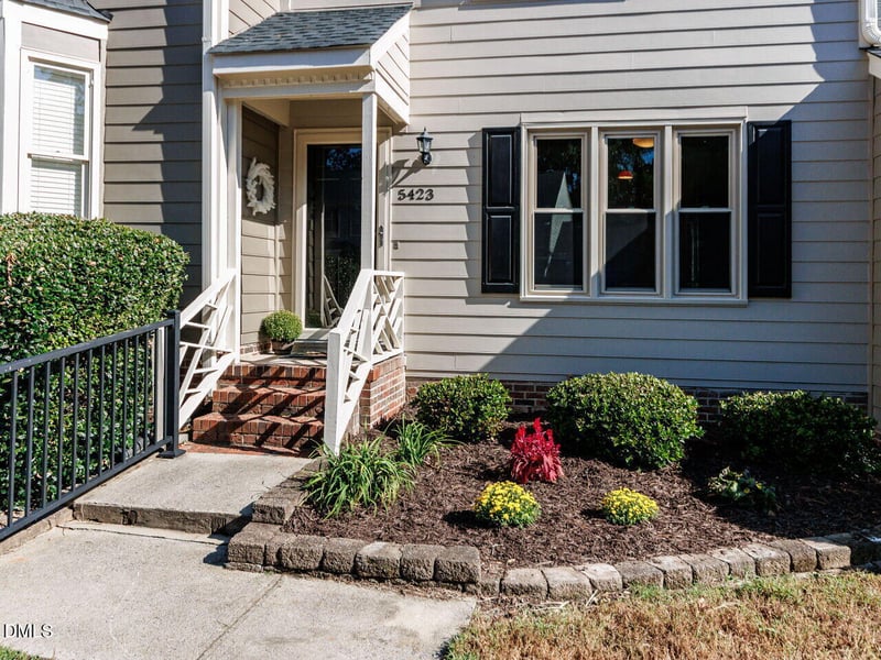 5423 Sharpe Dr, Raleigh, NC 27612