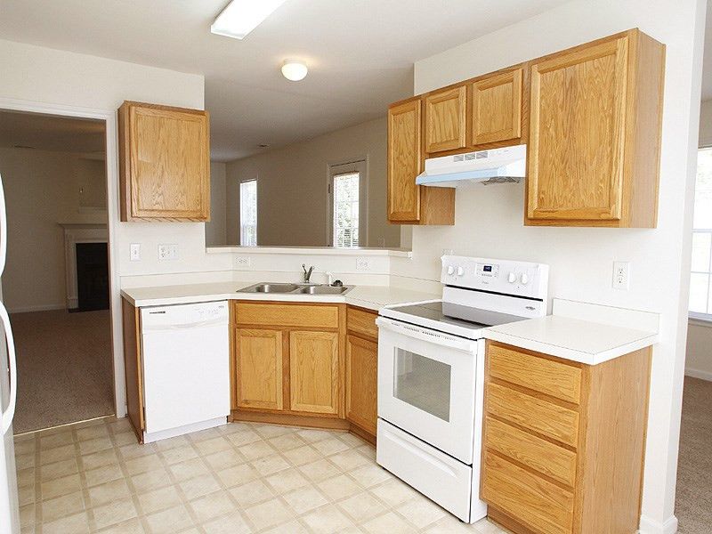 5425 Advantis Dr, Raleigh, NC 27610