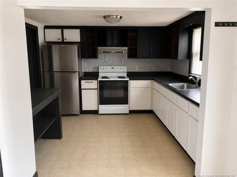 5426 Pinecrest Dr, Hope Mills, NC 28348