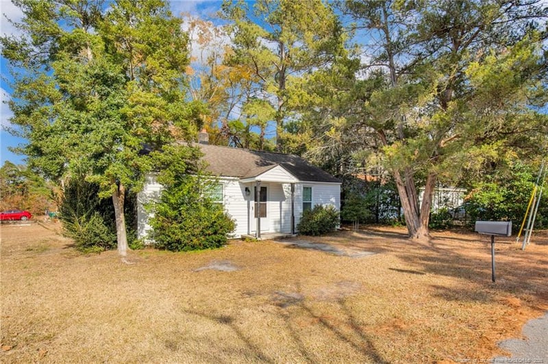 5426 Suncrest Dr, Hope Mills, NC 28348