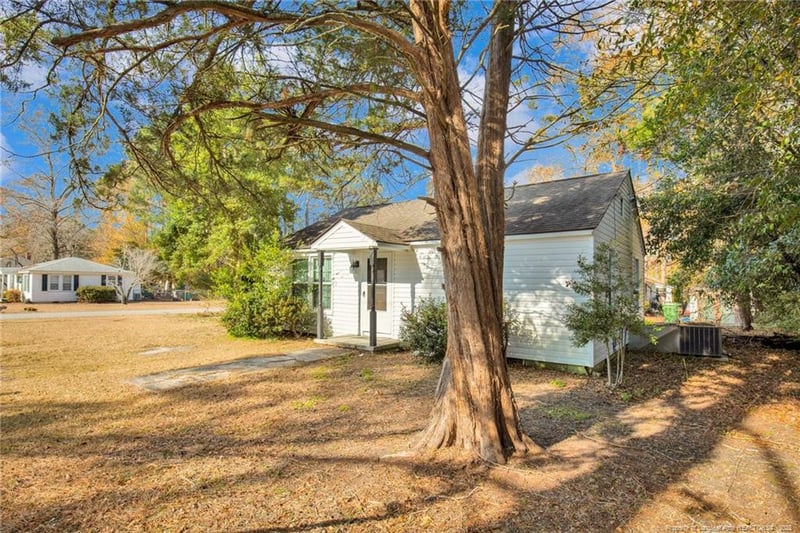 5426 Suncrest Dr, Hope Mills, NC 28348