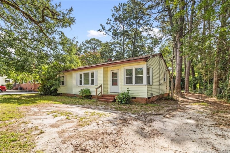 5427 Birch Rd, Fayetteville, NC 28304